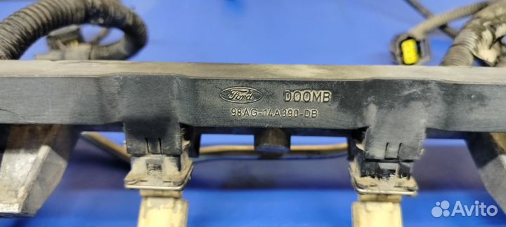 Топливная рампа с форсунками в сборе Ford Focus 1