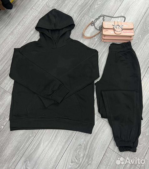 Спортивный костюм женский