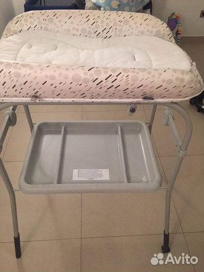 Пеленальный столик с ванночкой chicco