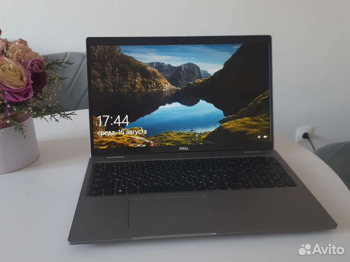 Ноутбук Dell latitude 5530