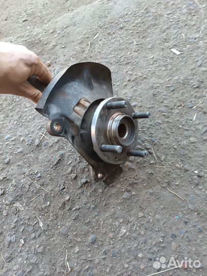 Поворотный кулак левый в сборе акцент