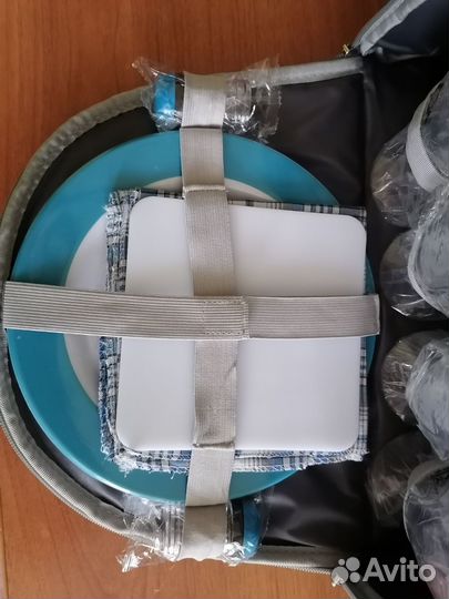 Набор для пикника с посудой на 4 персоны