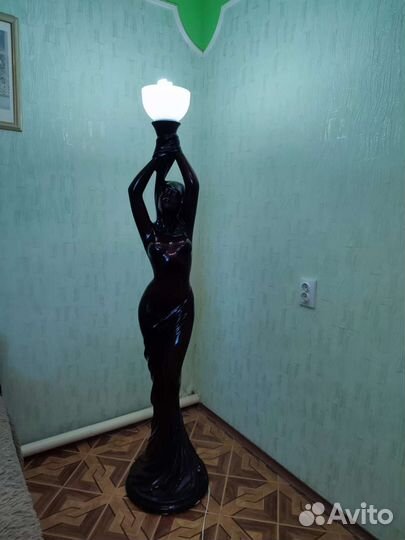 Статуя светильник