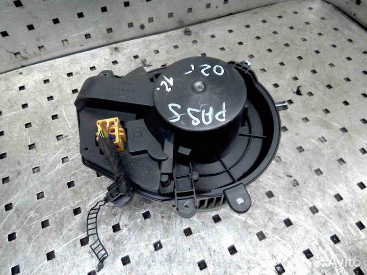 Моторчик печки Volkswagen Passat