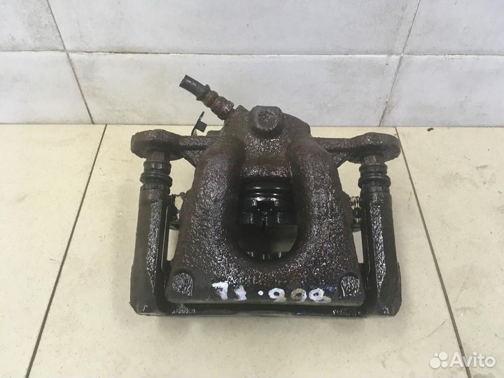 Суппорт передний левый 1-серия E87/E81 2004