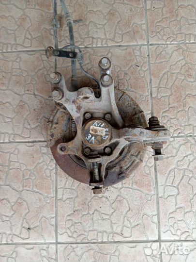 Кулак задний левый на киа сид 2011г