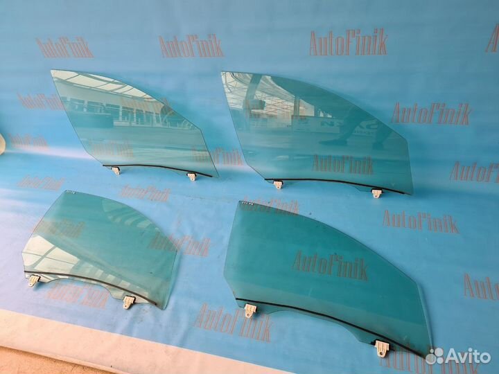 Стекло двери переднее правое Infiniti M Q70 Y51