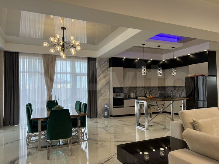 Дом 366 м² на участке 9,1 сот.