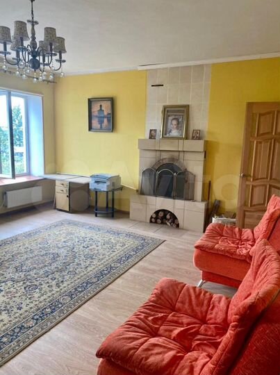 Дом 917 м² на участке 32 сот.