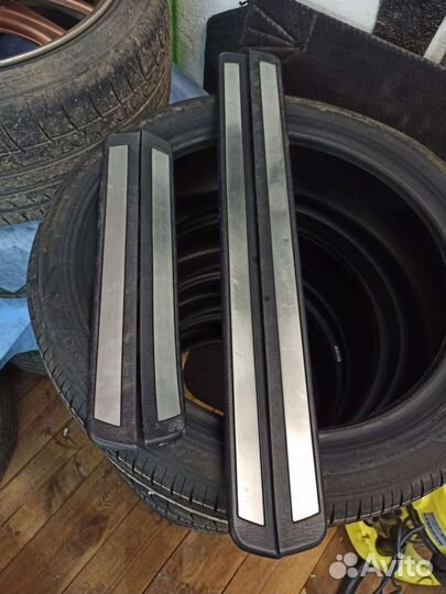 Накладки на пороги Toyota cresta jzx100 gx100