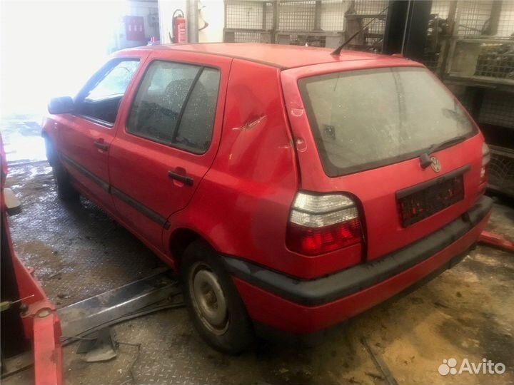 Разбор на запчасти Volkswagen Golf 3