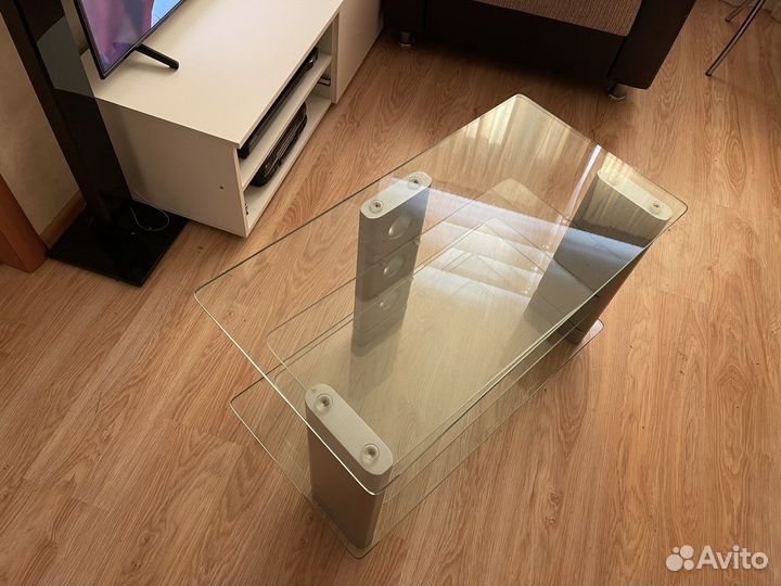 Стеклянная тумба под тв