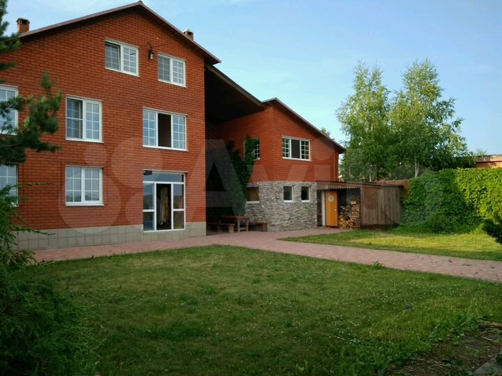 Коттедж 310 м² на участке 7 сот.