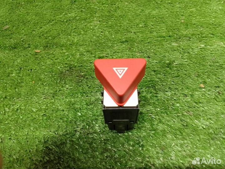 Кнопка аварийной сигнализации VW Tiguan 2007-2011