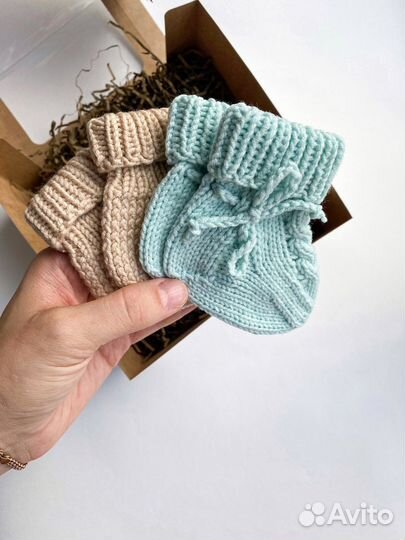 Вязанные носочки для новорожденного