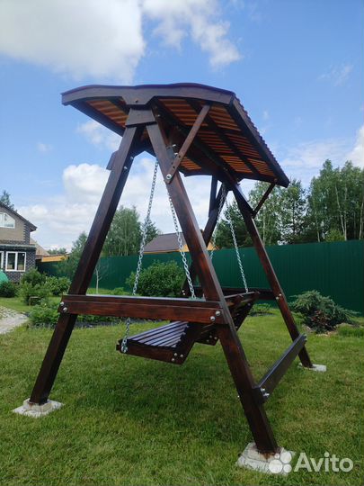 Садовые качели из дерева