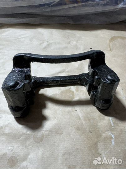 Скоба заднего суппорта киа ceed