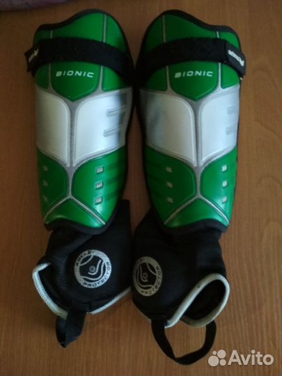 Щитки футбольные фирмы Erima