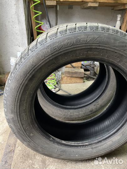 Bridgestone Blizzak Revo GZ 215/60 R17 96S