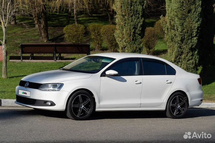Volkswagen Jetta 1.6 AT, 2012, 329 000 км