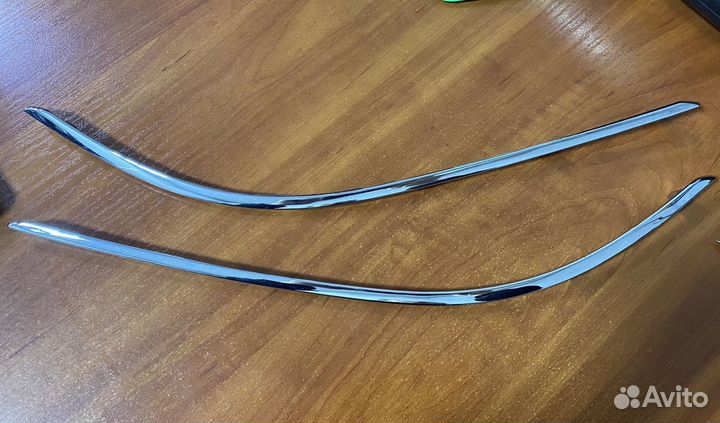 Молдинг хром переднего бампера Mercedes W204