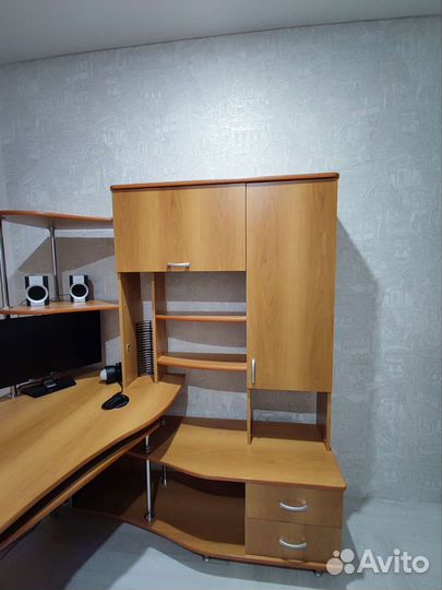 Компьютерный письменный стол