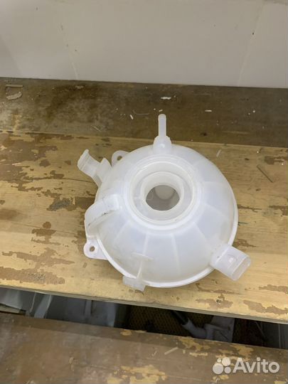 Бачок расширительный системы охлаждения двигателя