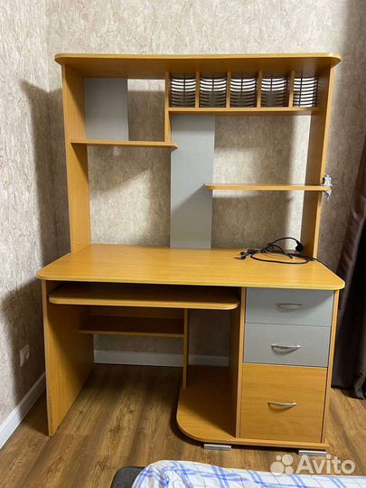 Компьютерный стол