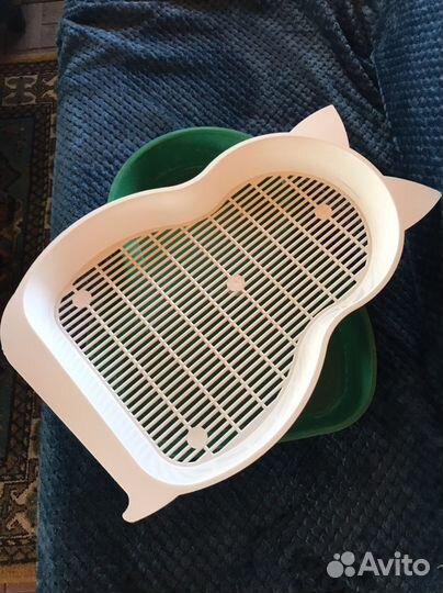 Лоток и игрушка для кошки