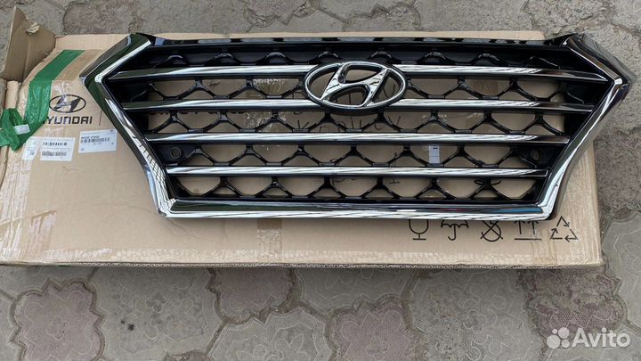 Решетка радиатора Hyundai Tucson 86350-D7600