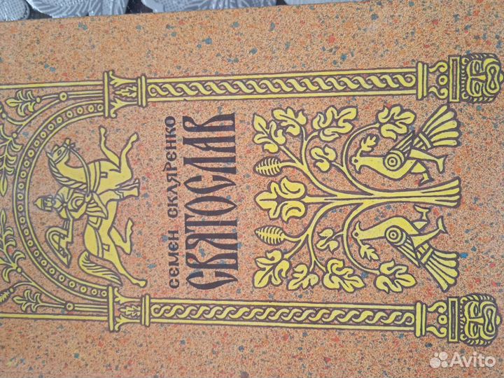 Книги в ассортименте