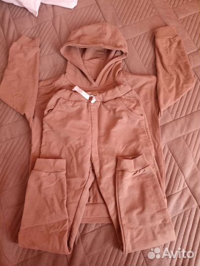 Костюм спортивный, толстовка 8-9 лет