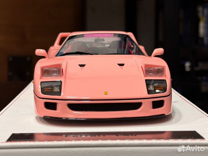 Ferrari F40 1:18 розовый