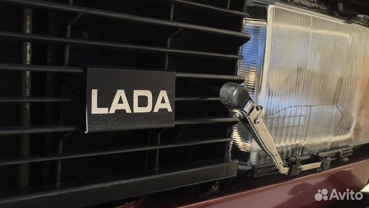 Экспортный шильдик LADA на решётку радиатора