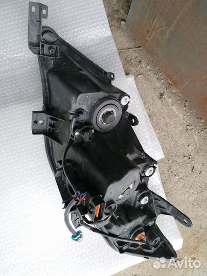 Фара правая Mitsubishi Outlander XL