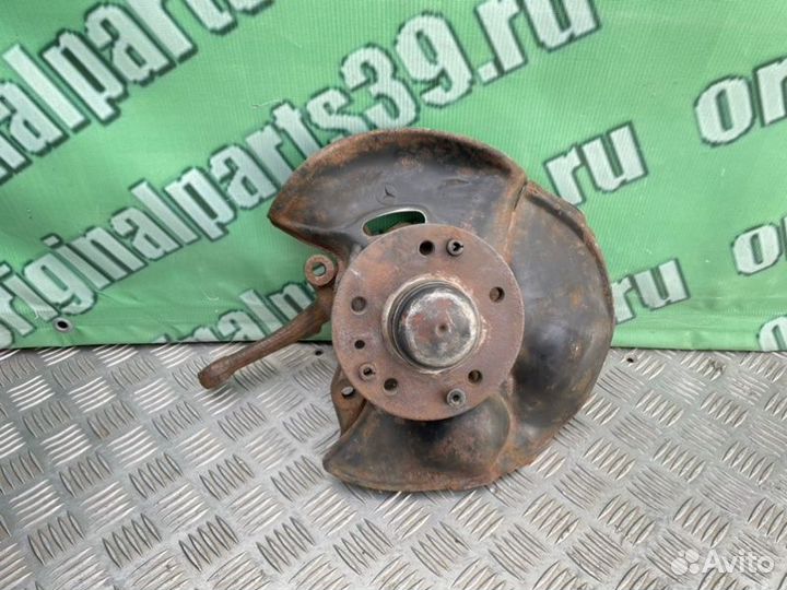 Кулак поворотный передний правый Mercedes-Benz