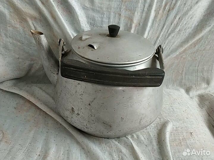 Чайники и кофейник ретро