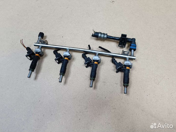 Топливная рейка Опель Инсигния 1,8