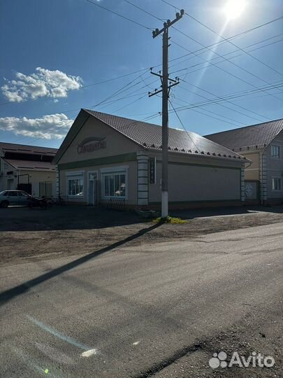 Продуктовый магазин и кафе/банкетный зал