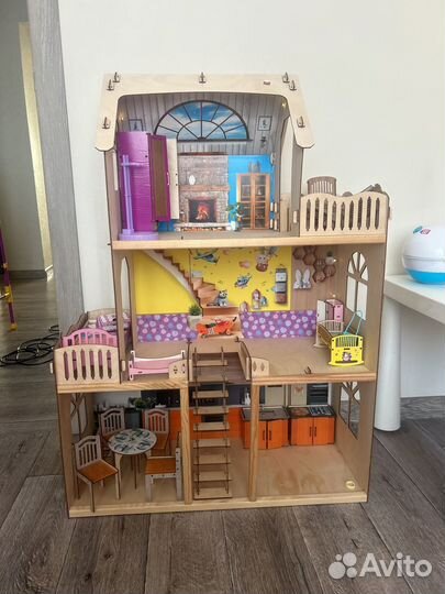 Продам детский кукольный домик деревянный