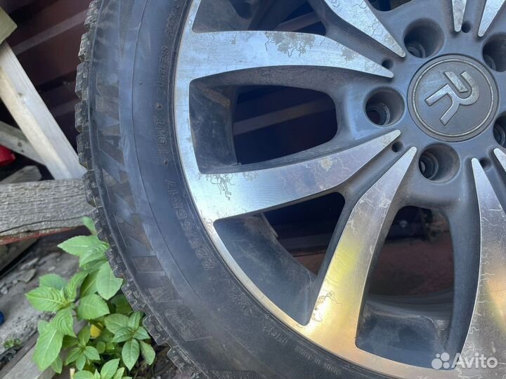 Bridgestone Blizzak Spike-02 225/55 R17