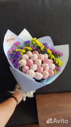 Букет из клубники в шоколаде + цветы)