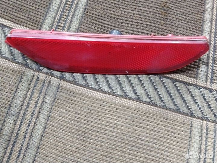 Отражатель заднего бампера левый