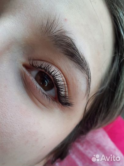 Наращивание ресниц и оформление бровей