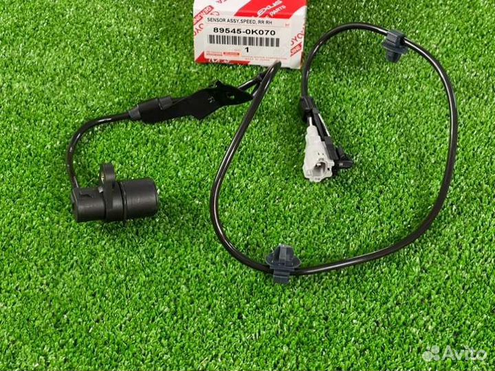 Датчик скорости задний правый Toyota Hilux