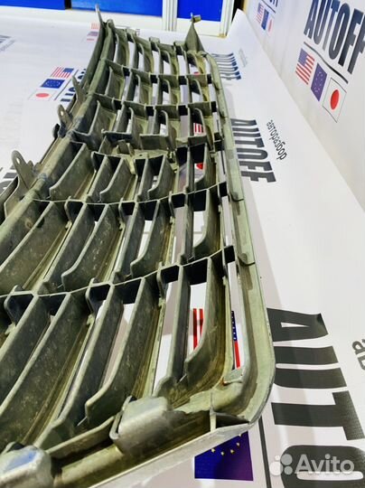 Решетка радиатора Toyota Grand Hiace 1999-2002