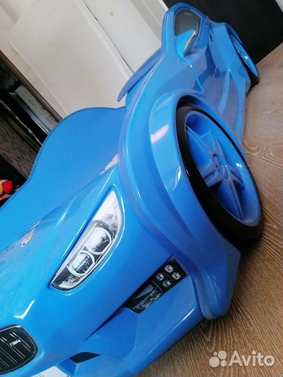 Детская кровать машина