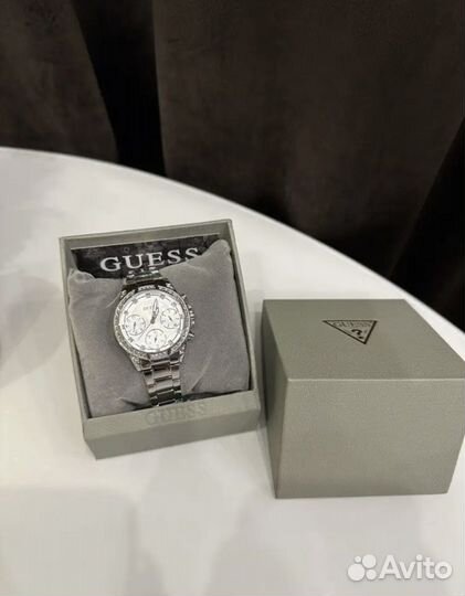 Часы guess