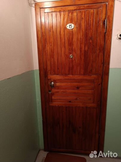 Дверь входная деревянная
