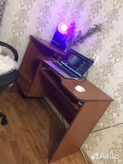 Компьютерный стол